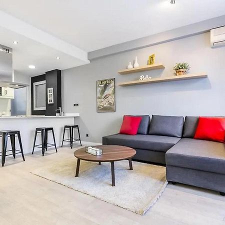 51Sam1021 - Modern Apartment Near Montjuic Барселона Экстерьер фото