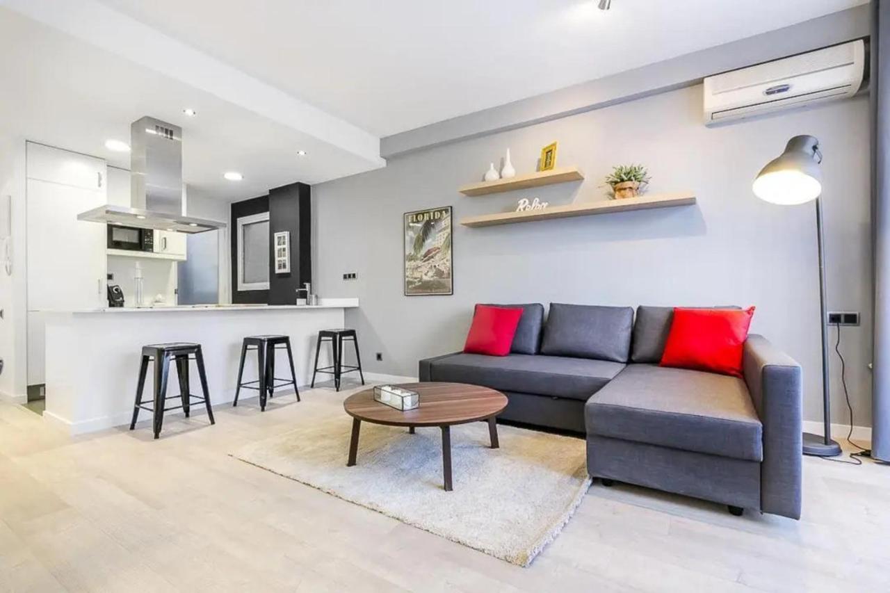 51Sam1021 - Modern Apartment Near Montjuic Барселона Экстерьер фото