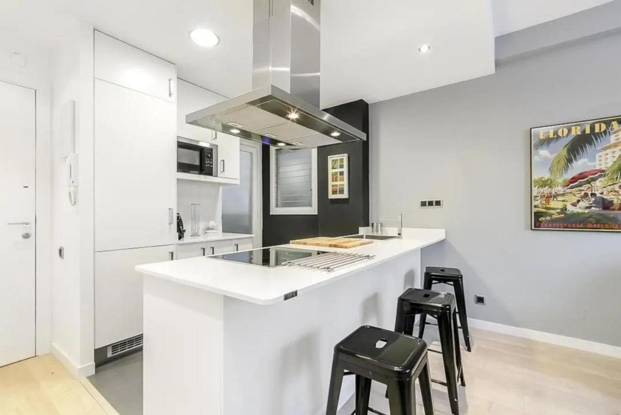51Sam1021 - Modern Apartment Near Montjuic Барселона Экстерьер фото