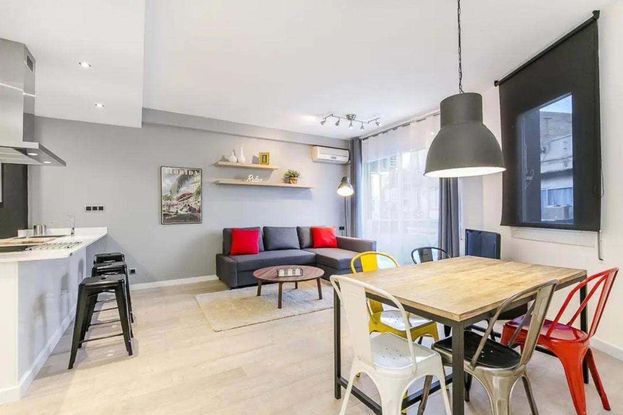 51Sam1021 - Modern Apartment Near Montjuic Барселона Экстерьер фото