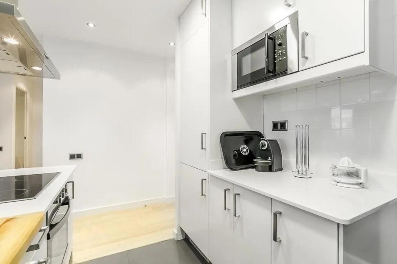 51Sam1021 - Modern Apartment Near Montjuic Барселона Экстерьер фото