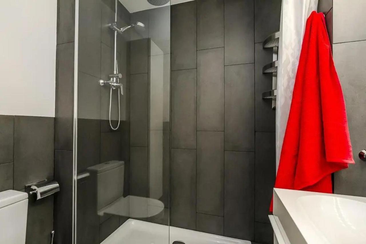 51Sam1021 - Modern Apartment Near Montjuic Барселона Экстерьер фото