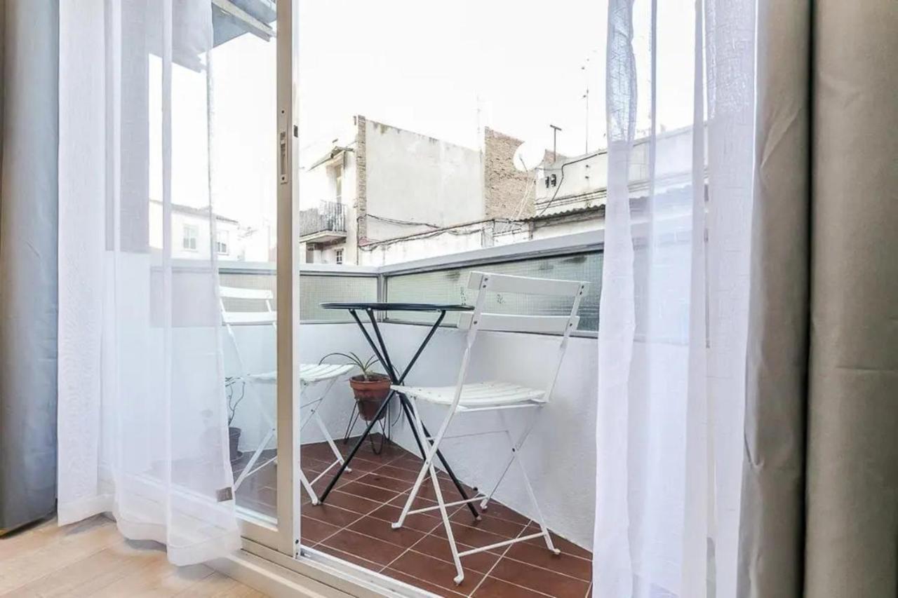 51Sam1021 - Modern Apartment Near Montjuic Барселона Экстерьер фото