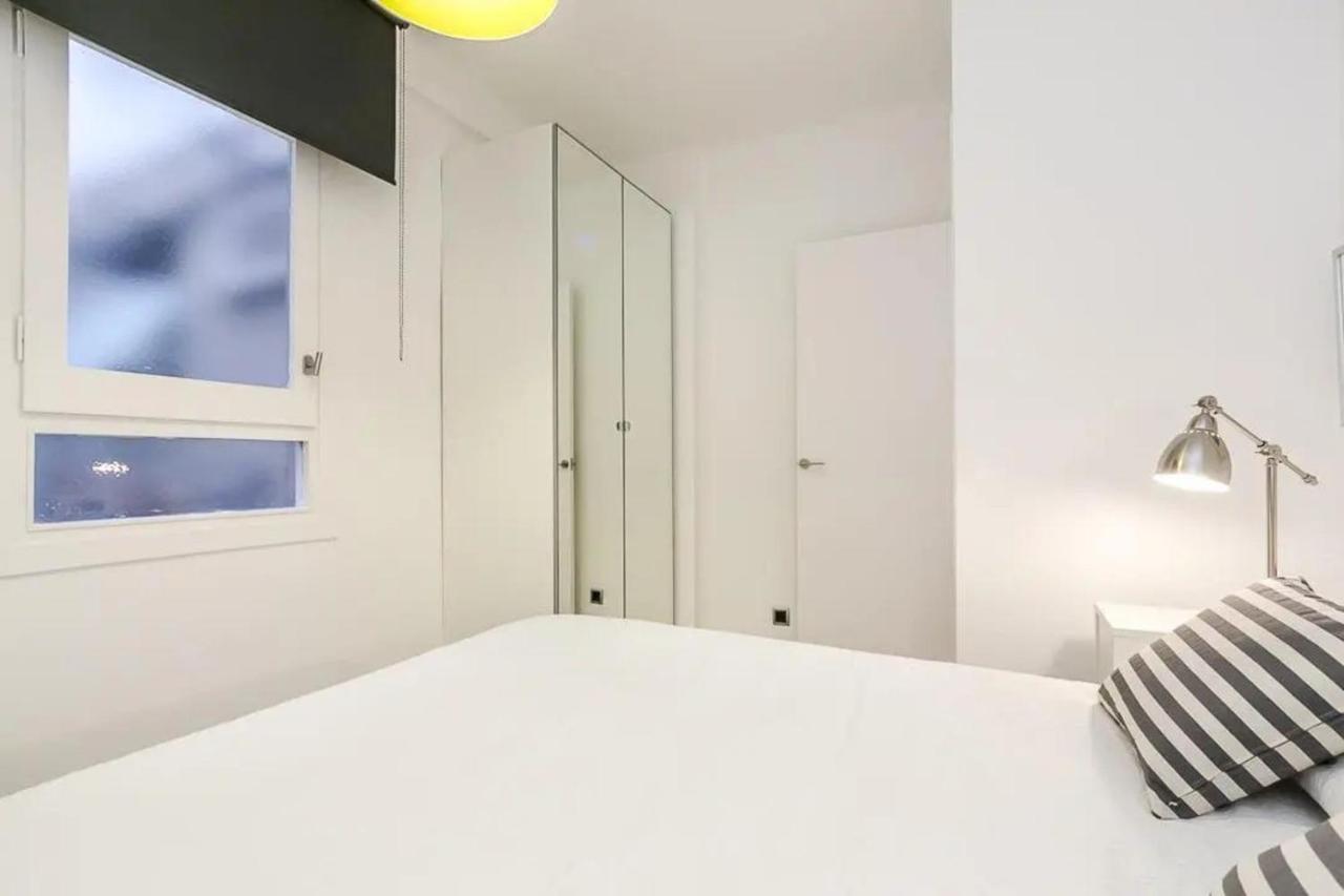 51Sam1021 - Modern Apartment Near Montjuic Барселона Экстерьер фото